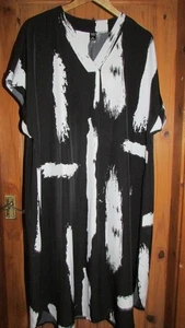 Emery Rose, schwarz/weiß gemustertes Kleid Gr. 3XL(22) neu ohne Etikett - Bild 1 von 2