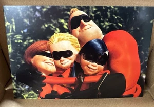 Cartolina Gli Incredibili Parr Pixar Disney Animazione 100 Personaggi 100 Anni - Foto 1 di 2