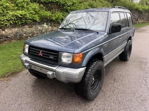 1993 Mitsubishi Montero RS - Picture 1 of 30
