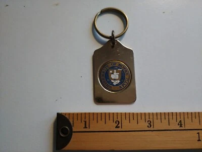 * 1 RARE 70S UNIVERSITY OF NOTRE DAME NCAA FIGHTING IRISH KEYCHAIN KING RING * - Image 1 of 2
