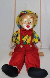 Bambola pagliaccio vintage su altalena da appendere decorazione porcellana rossa/gialla circo - Foto 1 di 14