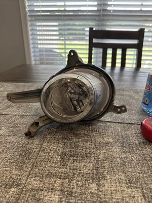 Luz antiniebla halógena del lado derecho/pasajero Hyundai Veloster 2013-2017 P/n92202-2v510 Foto 1 de 4