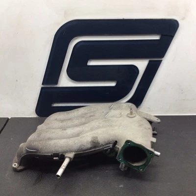 Volkswagen Golf 2004 4 puertas - colector de admisión Foto 1 de 4