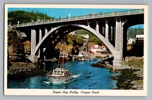 Oregon OR Coast Depoe Bay Bridge barco de pesca corte estanque postal 1960 - Imagen 1 de 2