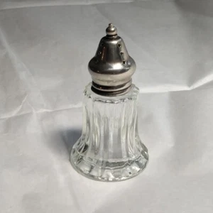 Single individual Salt Shaker Silver Tone Top Ribbed - Picture 1 of 7