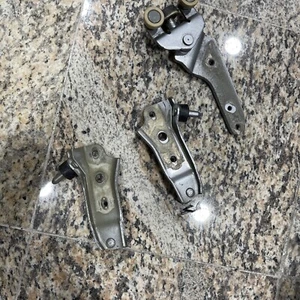 TOYOTA SIENNA REAR Right &LEFT SIDE SLIDE DOOR  ROLLER & BRACKET OEM 2011-2020 - Picture 1 of 7