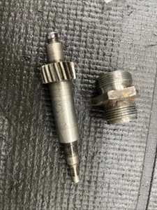 20 Tooth NP205 Speedometer Gear W/housing nut - Picture 1 of 1