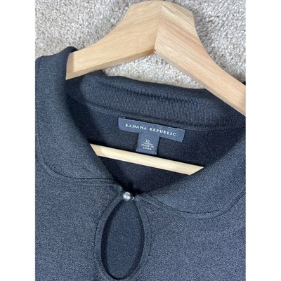 Top tejido Banana Republic negro mezcla seda cuello cerradura manga corta XL caprichoso Foto 1 de 4