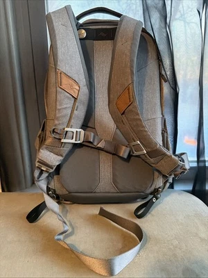 Mochila de uso diario Peak Design cremallera 15L ceniza con divisores Foto 1 de 4