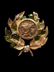 Camrose & Kross Jackie Kennedy JBK griechische römische Münze Peridot Tropfen Gold Brosche  - Bild 1 von 2
