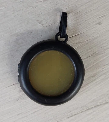 Antico ciondolo portafoto vittoriano da lutto Antique mourning locket pendant - Immagine 1 di 4