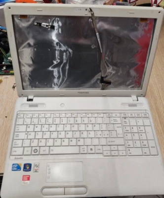 Toshiba Satellite C660-1GD con scocca in ottime condizioni, non funzionante - Immagine 1 di 2