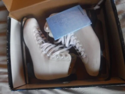 Patins femininos Blade Runner Ice Hokey brancos femininos tamanho 9 usados - Imagem 1 de 4