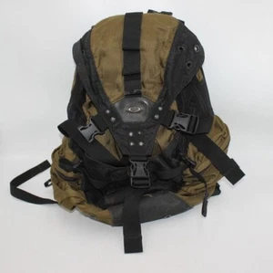 Oakley Black Green 20" Backpack Bag Athletic Hiking MISSING ONE BUCKLE School - Picture 1 of 12
