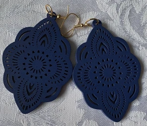 EXQUISITE BLUE FLOWER DESIGN HOLLOW CARVED DANGLE EARRING - Picture 1 of 3