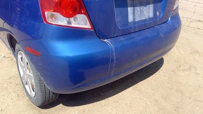 Conjunto de cubierta de parachoques trasero Chevy Aveo 2004-2008 OEM azul brillante 33u Foto 1 de 4