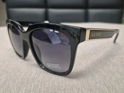 Gafas de sol Guess para mujer de plástico negro, GF0423 01B 55 19 145  Foto 1 de 4