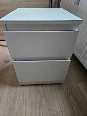Nachttisch Malm weiß Ikea, sehr guter Zustand - Bild 1 von 4