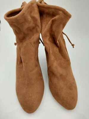 BOTAS CHARLOTTE RUSSE MARRÓN GAMUZA CON TACONES DE 4 PULGADAS TALLA 8 Foto 1 de 4