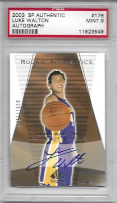 PSA 9 MINT 2003 SP AUTHENTIC LUKE WALTON AUTO RC /1250 #176 LOS ANGELES LAKERS - Image 1 of 2