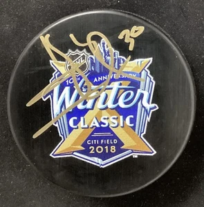 Henrik Lundqvist Firmato Puck Hockey 2018 Inverno Classico Rangers Auto Fanatici - Foto 1 di 6