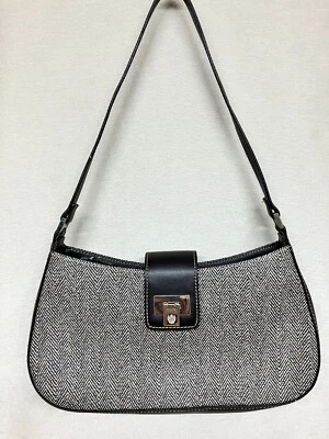 Bolso de Hombro Liz Claiborne Pequeño Forma de Media Luna Diseño Espiga Marrón Foto 1 de 4