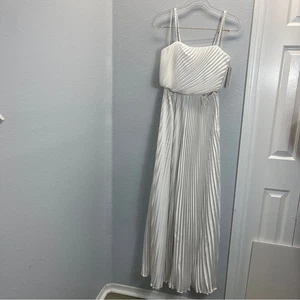 Mono Alice + Olivia Powell satinado pierna ancha plisado blanco - Imagen 1 de 15