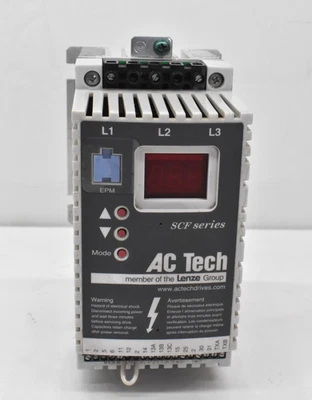 Accionamiento de motor de CA de velocidad variable AC Tech Lenze serie SCF SF220P-103, 2 HP Foto 1 de 4