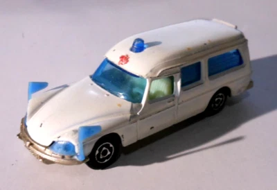 VINTAGE  MINIATURE MAJORETTE SERIE 200 VOITURE DS 21 AMBULANCE N°206 1/65 - Immagine 1 di 3