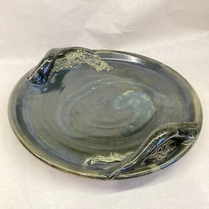 Einzigartige signierte Mann Keramik grüne Meerjungfrau Platte mit Griffen Art Studio handgefertigt - Bild 1 von 12