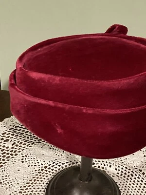 VINTAGE LADIES WINTER HAT / BURGUNDY / UNION MADE/ STYLISH / PILLBOX - Image 1 of 4