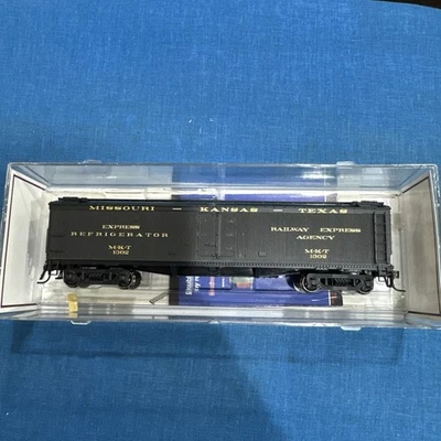 Broadway Limited HO Missouri-Kansas-Texas GACX Wood Reefer MKT #1302 - Image 1 of 3