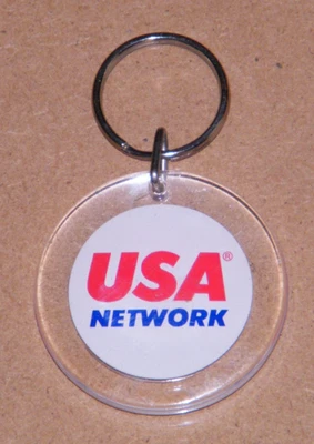 Raro Llavero de Colección USA NETWORK Estación de TV por Cable Plástico Acrílico 1980 WWF Bonito Foto 1 de 2