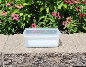 Contenedor de almacenamiento de alimentos Rubbermaid Servin Saver rectangular pan SOLO #12 60 oz - Imagen 1 de 6