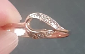 AS NEW 9CT YELLOW GOLD & .6ct NATURAL DIAMOND LOOP ENGAGEMENT RING Size O - Bild 1 von 8