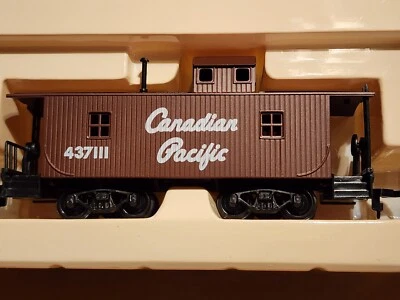 BRAND NEW IN ORIG BOX: HO HEAVYWEIGHT 9147 CP (CANADIAN PACIFIC) 437111 CABOOSE - Image 1 of 4