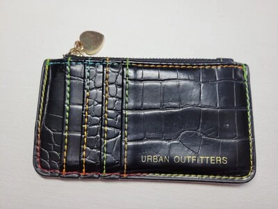 Monedero con tarjetero Urban Outfitters negro imitación cuero piel animal Foto 1 de 4