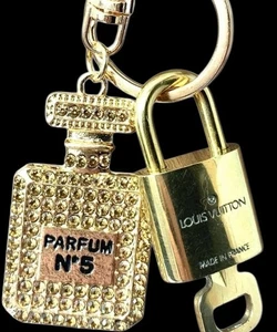 โจ100% AUTHENTIC LOUIS VUITTON LOCK AND KEY with unbranded Keychain/bag-charm ๐โจ - Picture 1 of 6