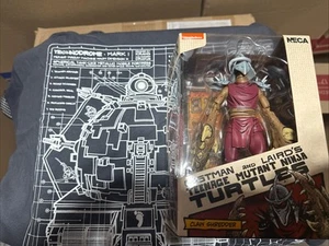 Nuovo NECA Teenage Mutant Ninja Turtles Artiglio Shredder Figura + Camicia Omaggio - Foto 1 di 10