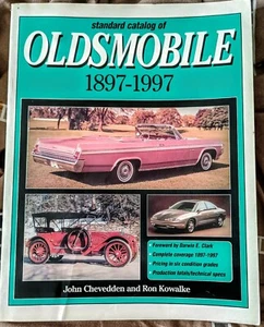 STANDARD CATALOG OF OLDSMOBILE 1897-1997 John Chevedden & Ron Kowalke #2 - Bild 1 von 2