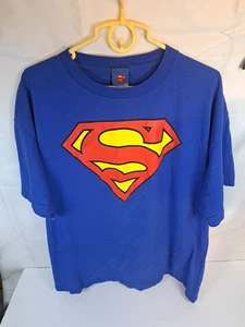 Camiseta Superman Adulto X Grande Logo Clásico Azul DC Comics Usada en Excelente Condición - Imagen 1 de 7