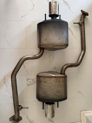 Escape trasero axlexus is350 F Sport 2021+ OEM  Foto 1 de 3