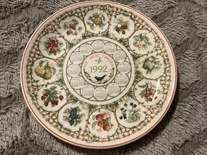 RARE! Free Ship! Annual Wedgwood Calendar Plate 1992 "Fruit Garden" No Box /COA - Photo 1 sur 9