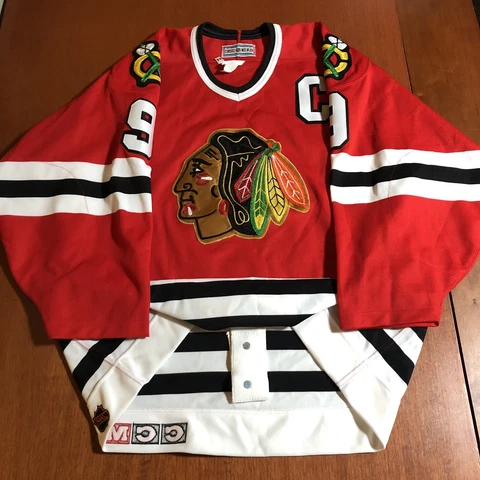 CCM Authentic Bobby Hull Chicago Blackhawks NHL Hockey Jersey Vintage Red 44 Cover