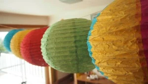 Lámpara colgante redonda hecha a mano Lokta pantalla de papel plegable decoración bola linterna - Imagen 1 de 6