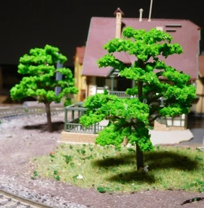 5 mittelgrüne Bäume, mit leicht gefächerten Blättern, 70 mm hoch - Picture 1 of 12