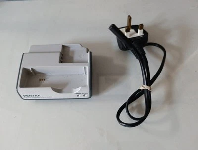 Pentax D-BC23 Battery Charging Stand Cradle for Pentax Optio Cameras w. UK Plug - Image 1 of 4