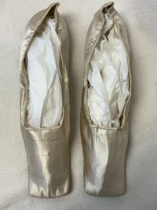 Antike WH Seffers französische Damen-Schuhmacher NY elfenbeinfarbene Satin-Hochzeits-Slipper Schuhe - Bild 1 von 10
