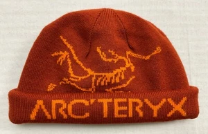 NUEVO SIN ETIQUETAS ARC'TERYX Rolling Bird Word Toque Gorro Tejido Sombrero Óxido de Hierro Gorra Cúrcuma - Imagen 1 de 16