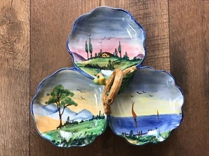 Piatto vintage italiano in ceramica dipinto a mano noce caramelle oliva 3 ciotole firmato WOW! - Foto 1 di 3